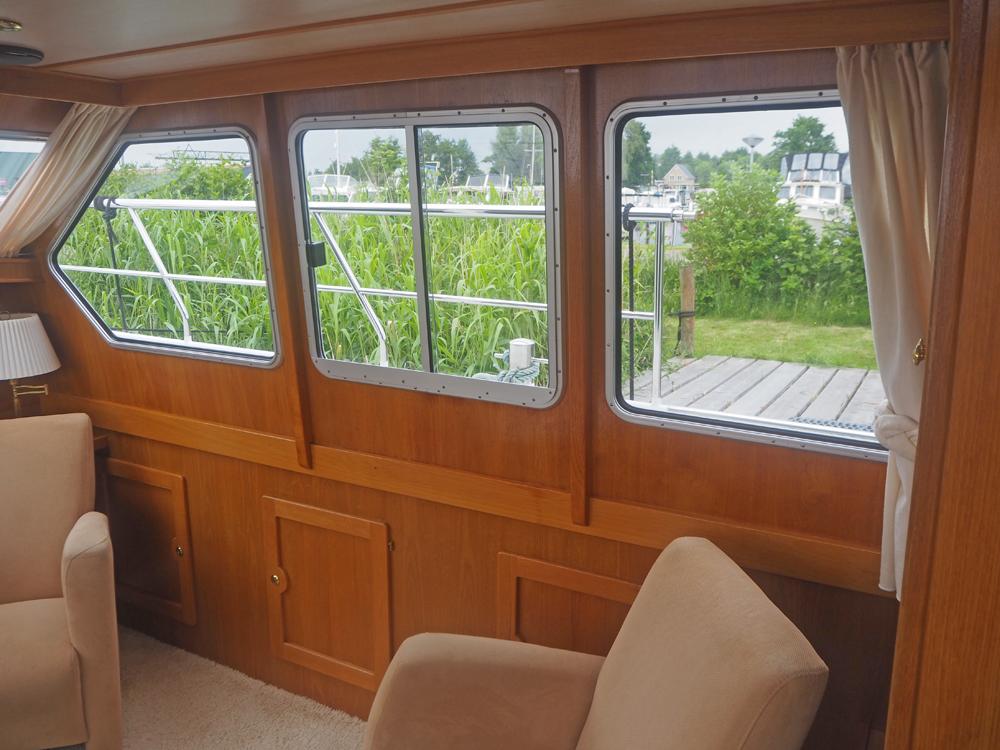 Saloon, Accommodation